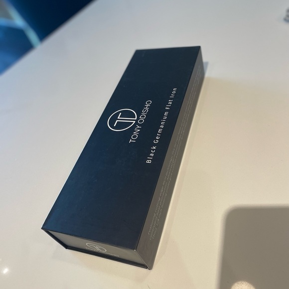 Tony Odisho BLACK GERMANIUM FLAT IRON 1 1/4" - Picture 2 of 3